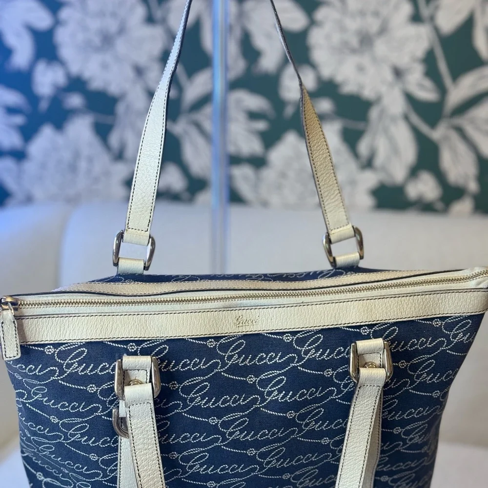 Gucci Navy and Cream Shoulder Bag - Picture 9 of 13